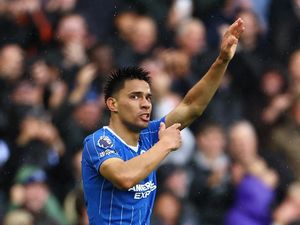 Gol Spektakuler Diego Gomez: Dari Tengah Lapangan!