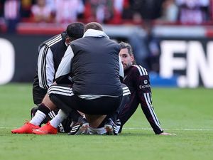 Liverpool Menang Lawan Brentford, 2 Pemain The Reds Alami Cedera