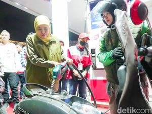 Gubernur Khofifah Pastikan Stok BBM di Jatim Aman