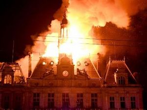 Demo di Prancis Berujung Rusuh, Balai Kota Limoges Dibakar