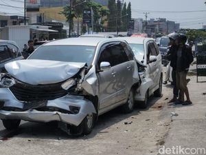 Tabrakan Beruntun 5 Mobil di Polman Diduga gegara Sopir Ngantuk