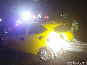 Korban Laka Mobil Brio Tertancap Besi Pengaman Jalan di Klaten Meninggal