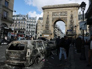 Kerusuhan Guncang Paris, Warga Sebut Suasana Seperti Zona Perang