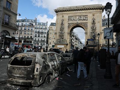 Kerusuhan Guncang Paris, Warga Sebut Suasana Seperti Zona Perang