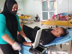 Video: Mobil Rombongan Suporter PSS Sleman Tabrakan di Tol Madiun