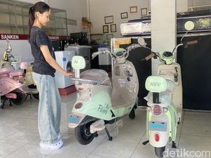 Kendaraan Listrik Makin Dilirik, Toko di Klungkung Catat Penjualan