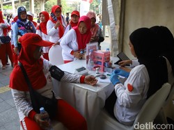 Serunya Senam Jantung Sehat di CFD, Warga Bisa Cek Tensi hingga Kolesterol Gratis