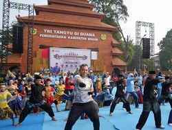 Aksi Silat hingga Tari Sunda Pukau Pengunjung CFD Cibinong