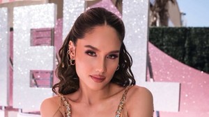 Gaya Cinta Laura Nonton Victorias Secret Fashion Show, Sukses Bikin Terpana!