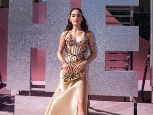 Cinta Laura Terpukau Nonton Langsung Victorias Secret Fashion Show