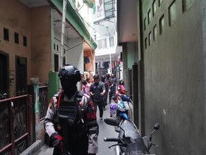 Polda Metro Kembali Gerebek Narkoba di Kampung Boncos