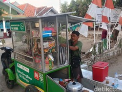 Energi Mukmin: Kakinya Lemah, Tapi Rasa Semangat Menopang Hidupnya