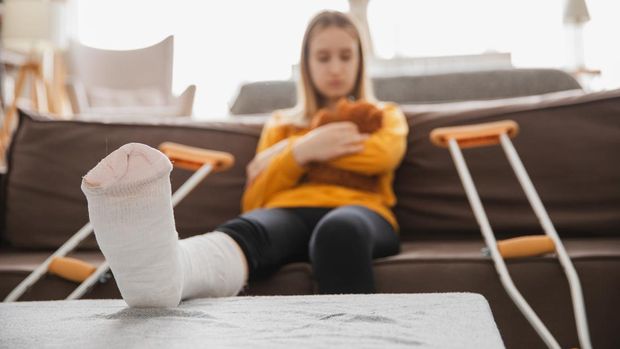 Osteoporosis pada anak juga bisa terjadi. Salah satunya ditandai riwayat patah tulang yang signifikan.