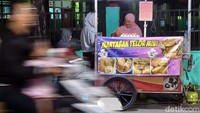 Menjaga Asa Ekonomi Lewat Martabak Mini
