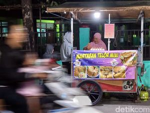 Menjaga Asa Ekonomi Lewat Martabak Mini