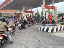 ESDM Janji Bereskan Masalah Antrean BBM Jatim dalam 2 Hari