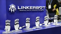 Terinspirasi Doraemon, Pria Ini Bangun Bisnis Robot Rp 54 Triliun