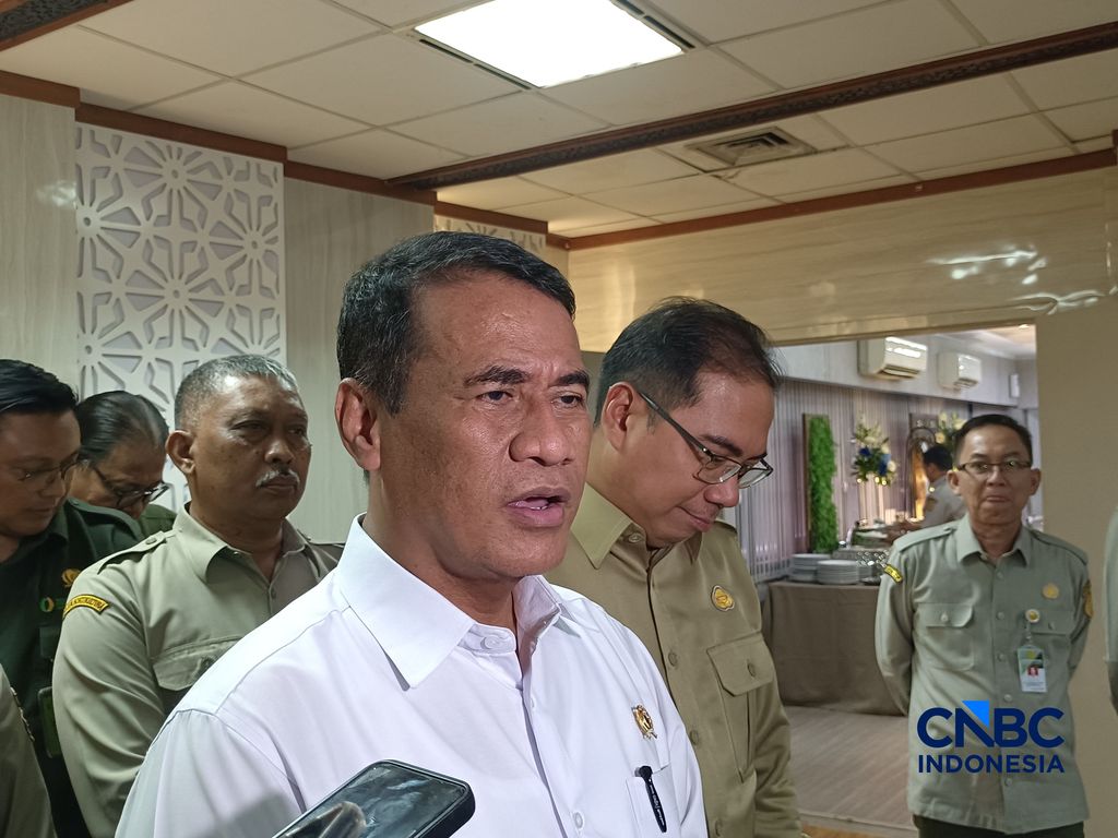 Menteri Pertanian (Mentan) Amran Sulaiman saat ditemui di kantornya, Jakarta, Senin (19/10/2026). Menteri Pertanian (Mentan) Amran Sulaiman saat ditemui di kantornya, Jakarta, Senin (19/10/2026). (CNBC Indonesia/Martyasari Rizky)