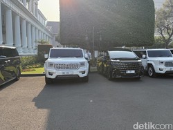 Ramai-ramai Anggota Kabinet Mulai Pakai Maung ke Istana