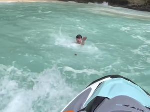 Pemandu Wisata Jetski Selamatkan Turis Tergulung Ombak Pantai Kelingking