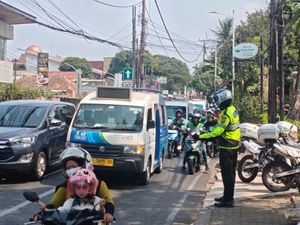 Polantas Polda Metro Urai Macet Lalin Jakarta di Jam Pulang Kerja