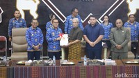 Laka Lena Tak Mau Terus Bergantung Pusat, Target PAD NTT Rp 2,4 T pada 2027