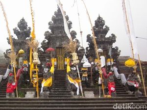 Ada Pujawali, Pendakian Gunung Agung Ditutup 21 Oktober-5 November