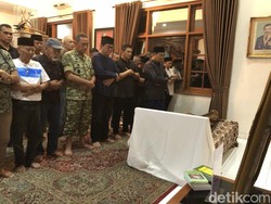 Jenazah Subagyo HS Diterbangkan ke Jakarta Pagi Ini