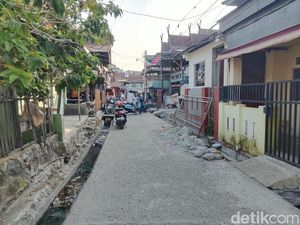 Warga Keluhkan Proyek Jalan Pemkot Parepare Mangkrak 2 Bulan