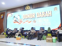 Bidhumas Polda Riau Gelar Donor Darah Sambut HUT ke-75 Humas Polri