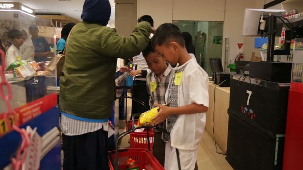 Kebahagiaan hadir melalui pengalaman sederhana yang penuh makna. Sebanyak 30 anak yatim binaan di Jakarta mengikuti kegiatan Sight to Remember, sebuah program kolaborasi Islamic Relief Indonesia dan CT ARSA Foundation yang menghadirkan pengalaman berbelanja, bermain, dan belajar dalam suasana menyenangkan.