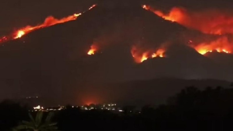 Membara! Terpantau Ada 70 Titik Api Bakar Gunung Arjuno dan Welirang