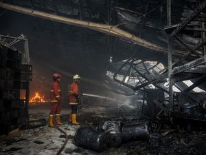 Kebakaran Hanguskan Sembilan Gudang di Tangerang