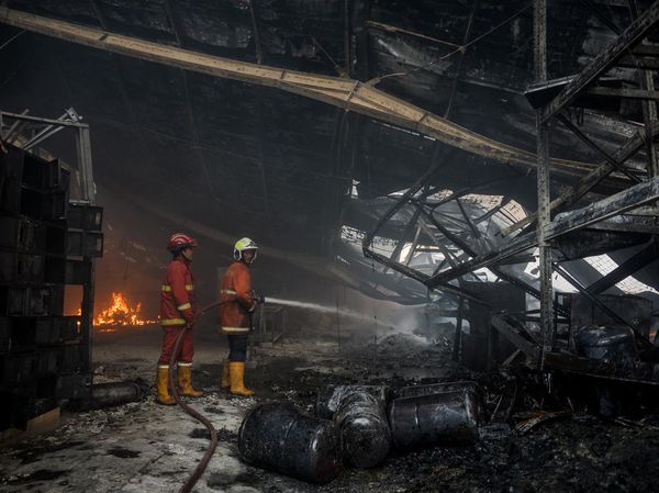 Kebakaran Hanguskan Sembilan Gudang di Tangerang
