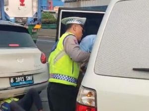Kronologi Tabrakan Beruntun Mobil Listrik di Tol Ancol gegara e-Toll Jatuh