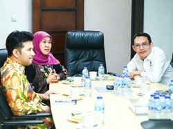 Khofifah-Emil Datangi Kementerian ESDM Bahas Pasokan BBM di Jatim