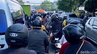 Aksi Egois Pemotor di Ibrahim Adjie Bandung Ancam Keselamatan Warga