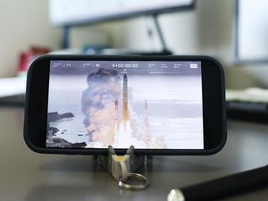 Jepang Luncurkan Roket ke Mars, Bakal Ambil Sampel dari Phobos