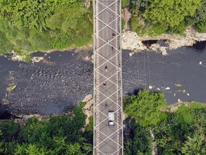 Ngeri Sungai Cileungsi Tercemar hingga Hitam Bak Oli