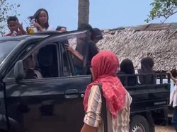 Viral Rombongan Turis Duduk di Lapak Pedagang Pantai Klui Dimintai Rp150 Ribu