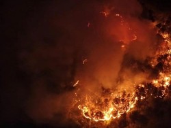 Hutan Gunung Ciremai Terbakar Lagi, Asap Tebal Membubung
