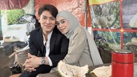 Kompak! Lesti Kejora dan Rizky Billar Makan Durian hingga Minum Kopi Bareng