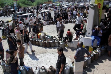 Krisis Gas di Taiz Yaman Memaksa Warga Antre Berjam-jam