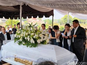 Tangis Marsha Aruan Melepas Ibunda: I Love You So Much