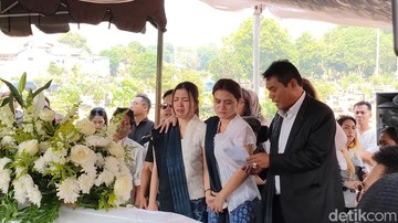 Marsha Aruan Berduka, Ibunda Lisa Diana Meninggal Dunia