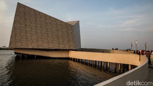 Menyelami Filosofi Arsitektur Masjid Apung An-Nur Jakarta