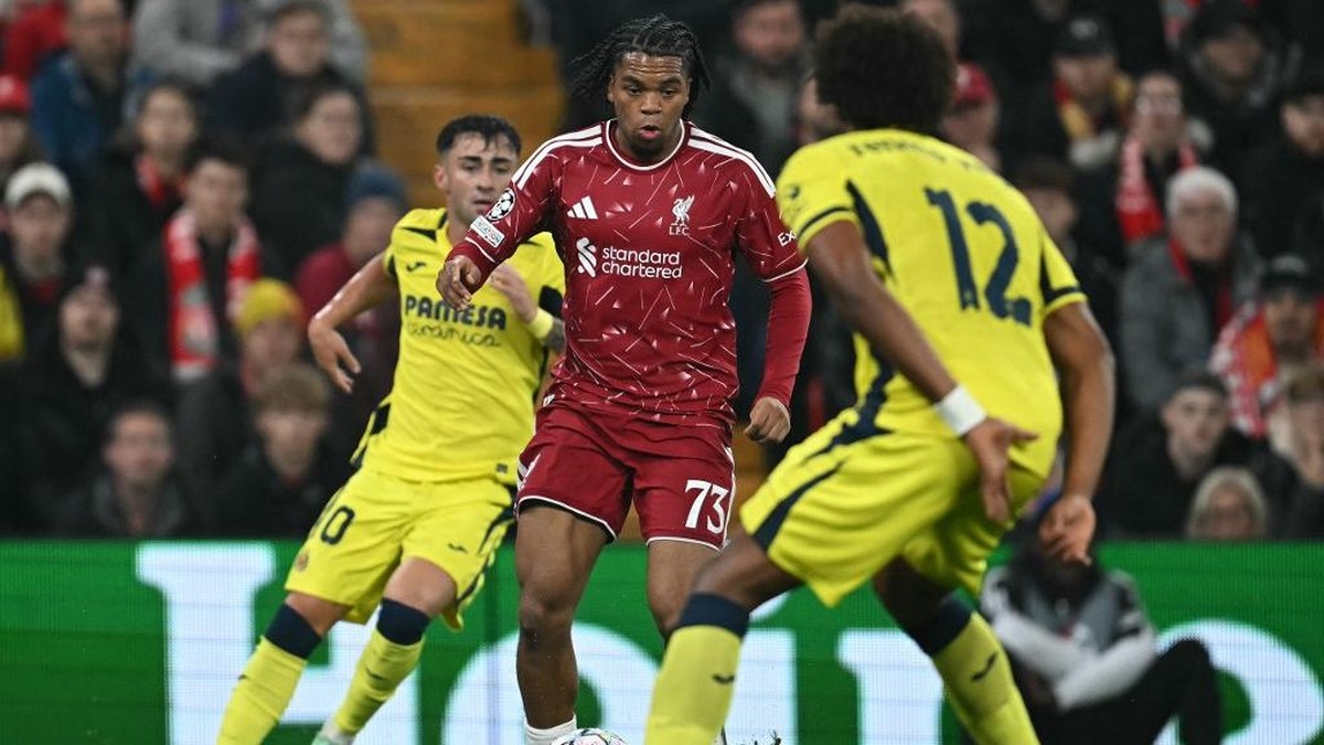 Rio Ngumoha di laga Liverpool vs Villarreal. (Foto: AFP/PAUL ELLIS)