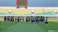Bernardo Tavares Siapkan 23 Pemain Persebaya Hadapi PSM di Stadion GBH