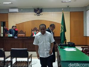 Alvonsus Didakwa Suap Bupati LAZ Rp 1,6 Miliar, Mobil, hingga Tiket Pesawat