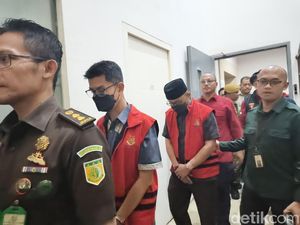 Video Wabup Indramayu Ditahan Kejati Jabar Korupsi Tunjangan Rumah DPRD Rp 18,7 M